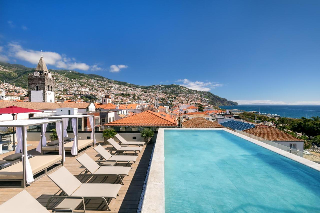 Отель Barcelo Funchal Oldtown Экстерьер фото The rooftop pool at the Hotel Porto Santo