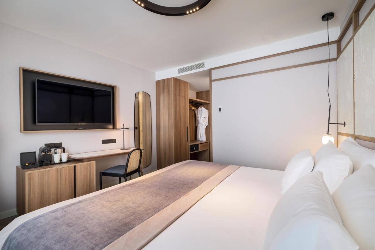 Отель Barcelo Funchal Oldtown Экстерьер фото A room at the hotel