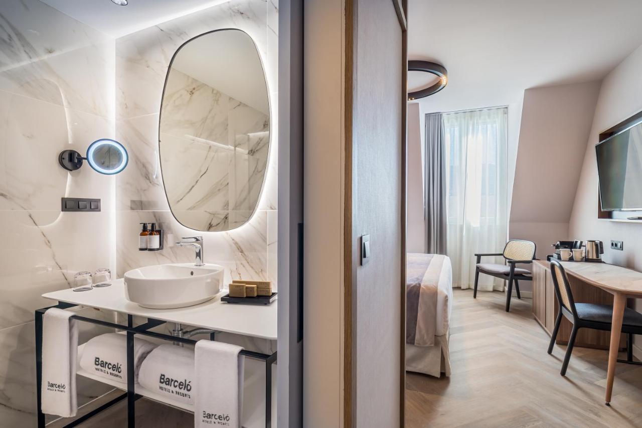 Отель Barcelo Funchal Oldtown Экстерьер фото A room at the hotel