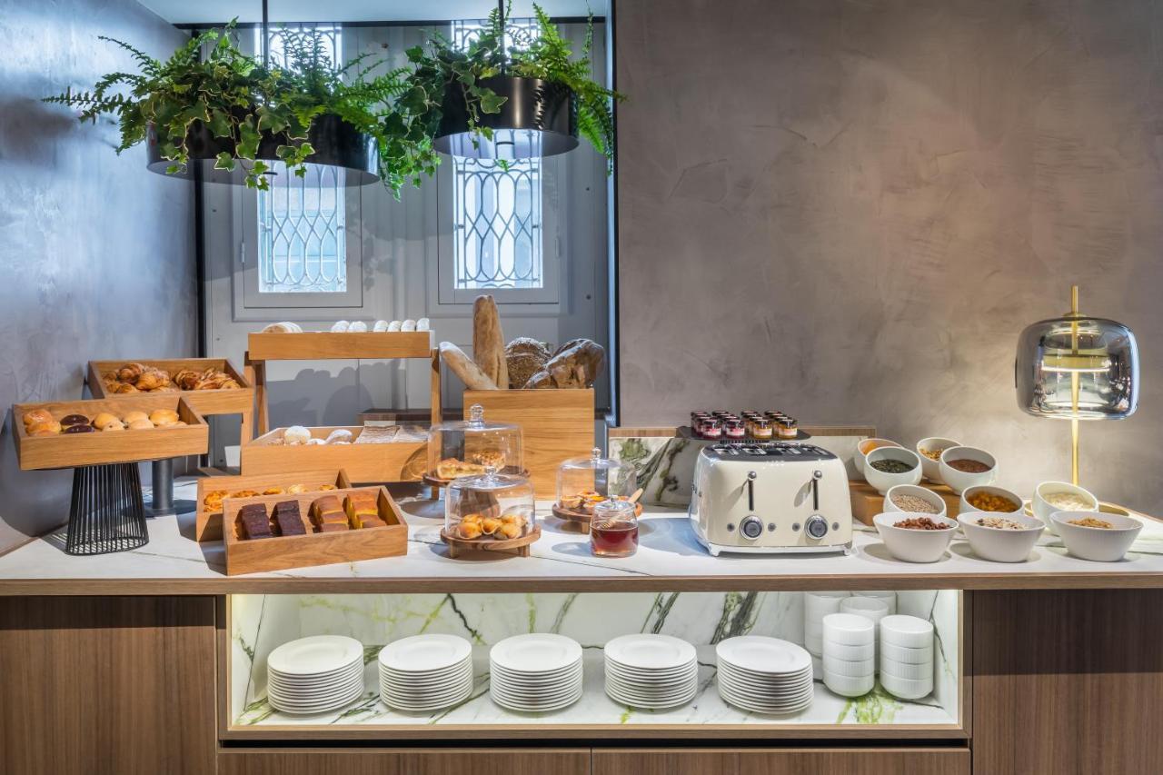 Отель Barcelo Funchal Oldtown Экстерьер фото The buffet at the lounge