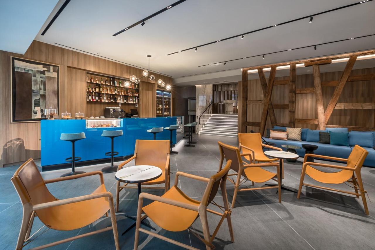 Отель Barcelo Funchal Oldtown Экстерьер фото The lounge at the airport