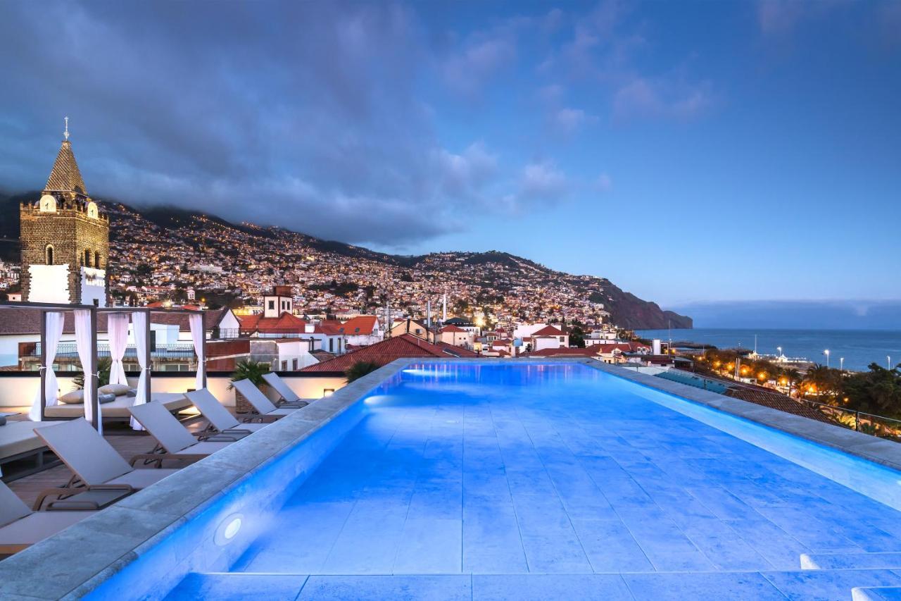 Отель Barcelo Funchal Oldtown Экстерьер фото The pool at the Belmond Madeira, overlooking Funchal