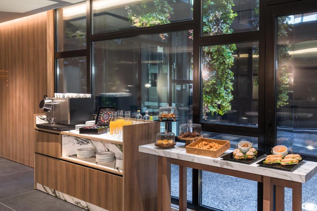 Отель Barcelo Funchal Oldtown Экстерьер фото The lounge at the airport
