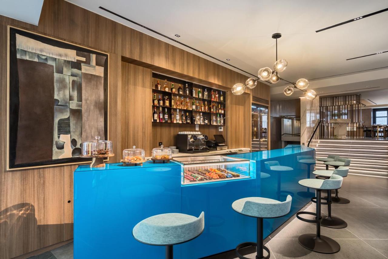Отель Barcelo Funchal Oldtown Экстерьер фото The bar at the hotel