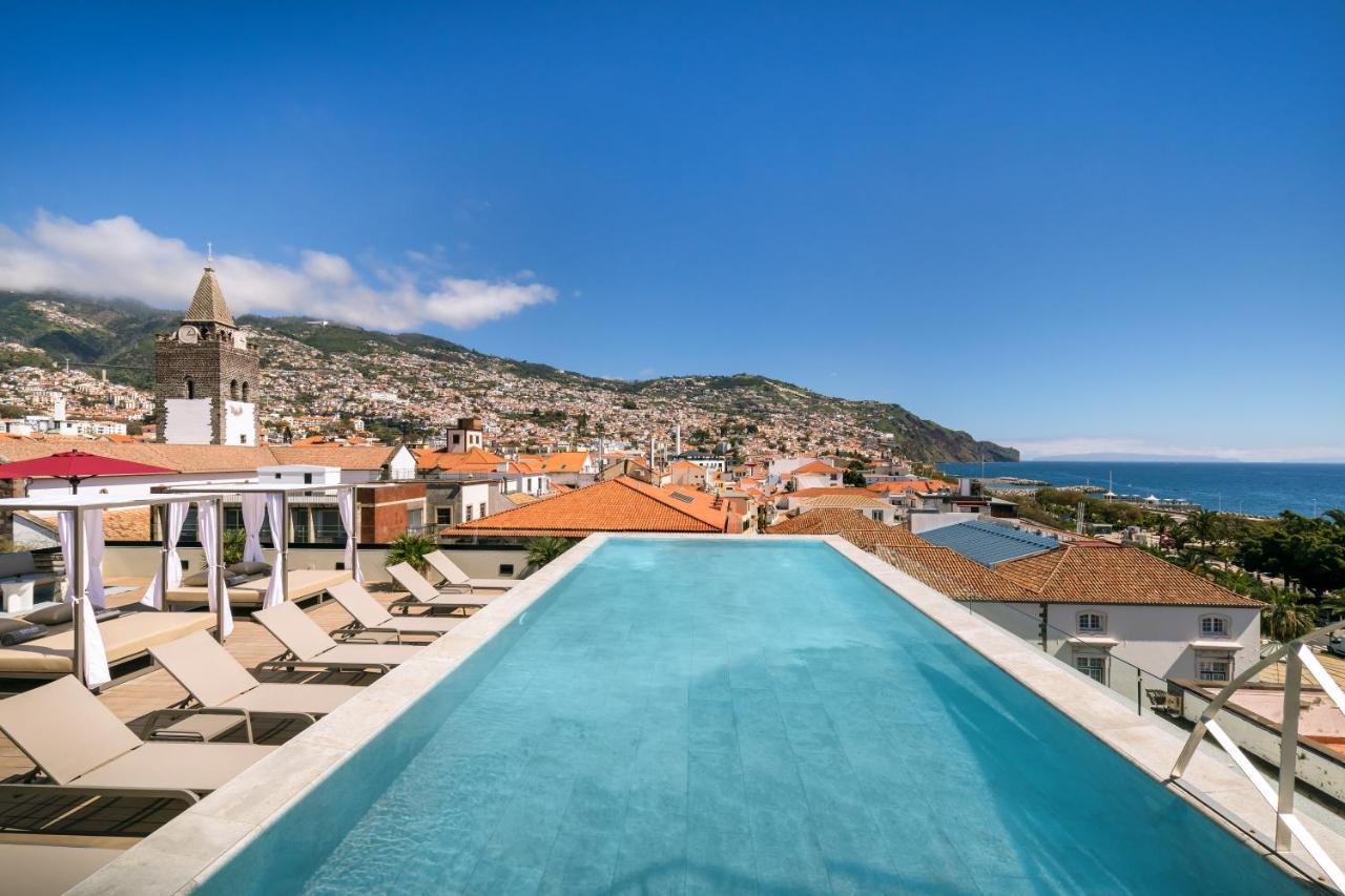 Отель Barcelo Funchal Oldtown Экстерьер фото The rooftop pool at the hotel
